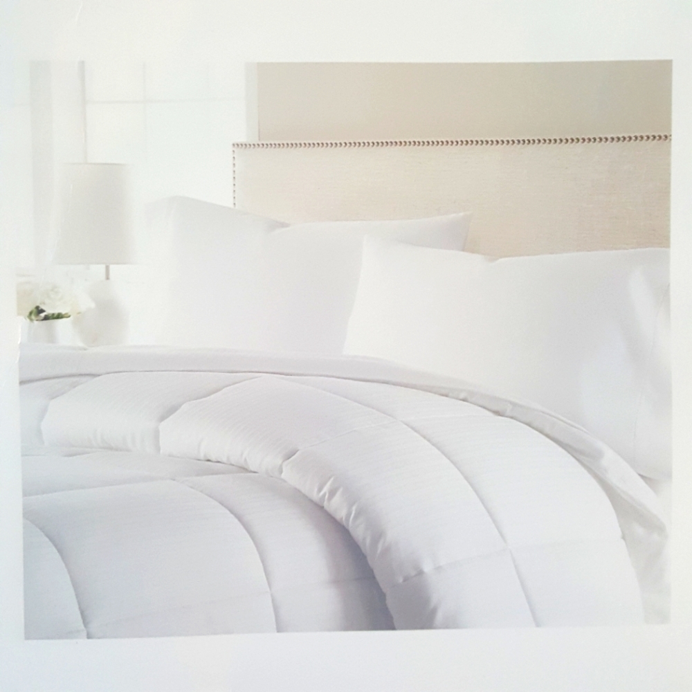 Charter Club Super Luxe Year Round Comforter FULL/QUEEN